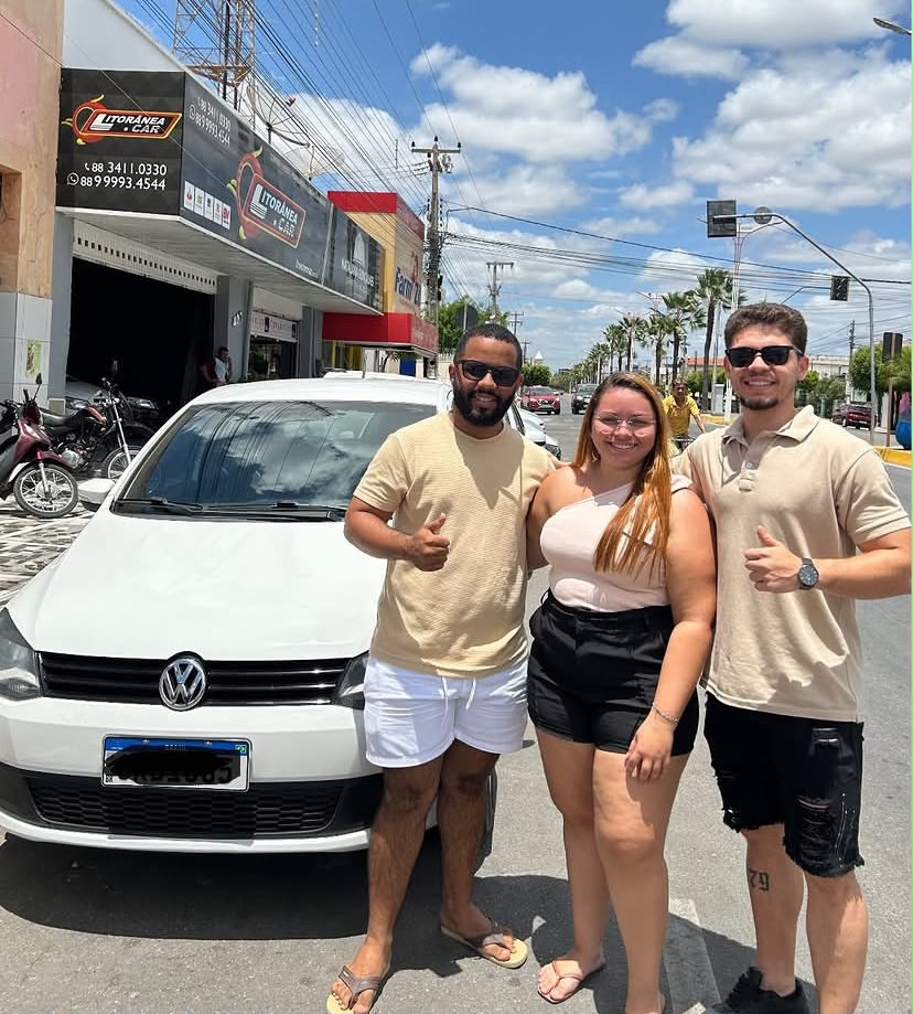 Cliente da Litorânea Car recebendo seu veículo — registro 13