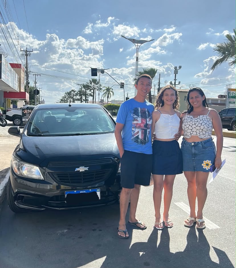 Cliente da Litorânea Car recebendo seu veículo — registro 15